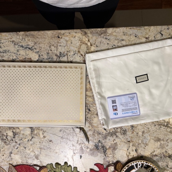 Gucci Limited Edition Cream and Gold Clutch - Picture 4 of 4